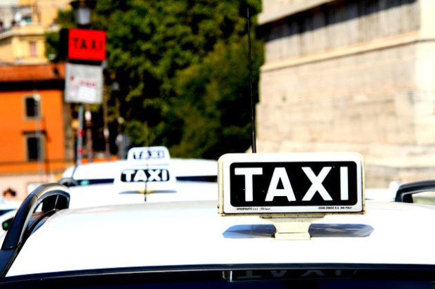 W jaki sposób rozpoznać prawdziwą taxi w Warszawie