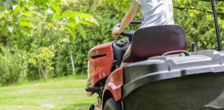 Ile spala traktor na 100km?