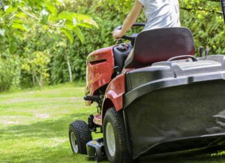 Ile spala traktor na 100km?