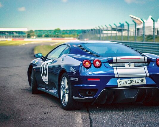 Do kogo należy Ferrari?