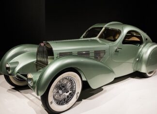 Ile pali Bugatti Chiron przy maksymalnej prędkości?